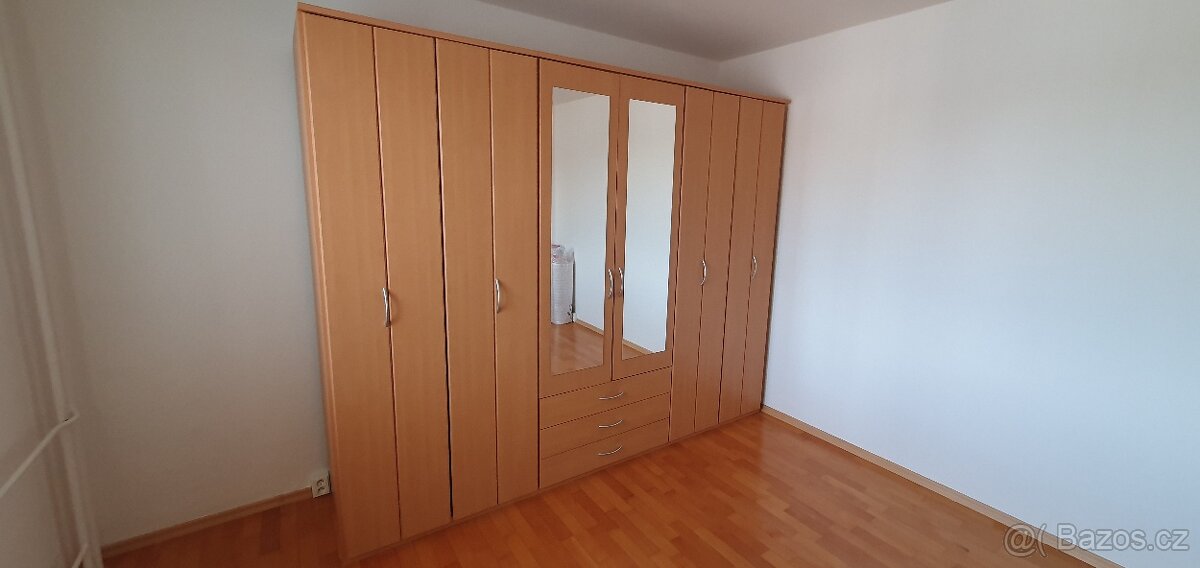 Skříň do ložnice