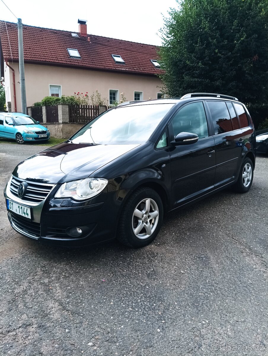 VW Touran 2.0tdi 103kw Highline 2010 serviska