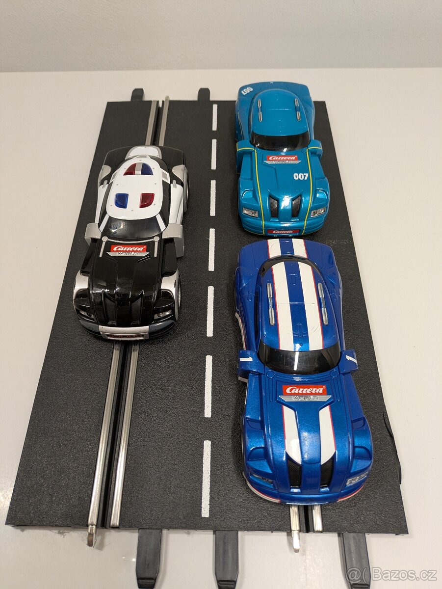 Autíčka na autodráhu Carrera Digital 132