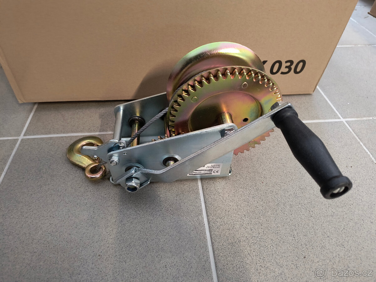 Ruční lanový naviják 900 kg