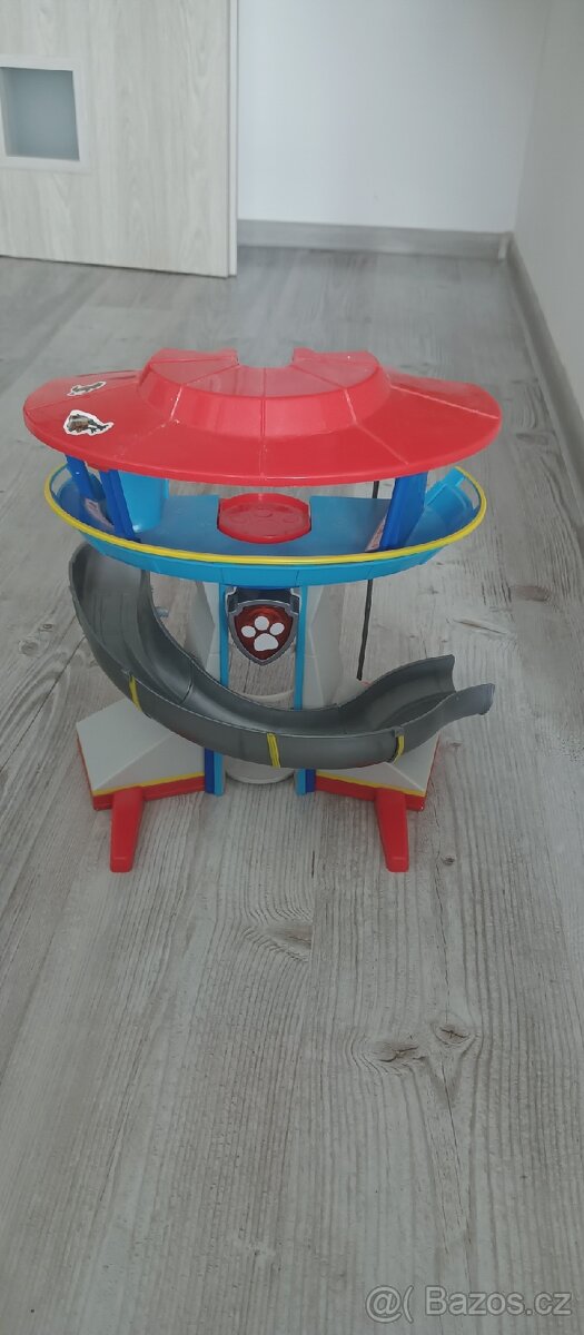 Tlapkova patrola věž