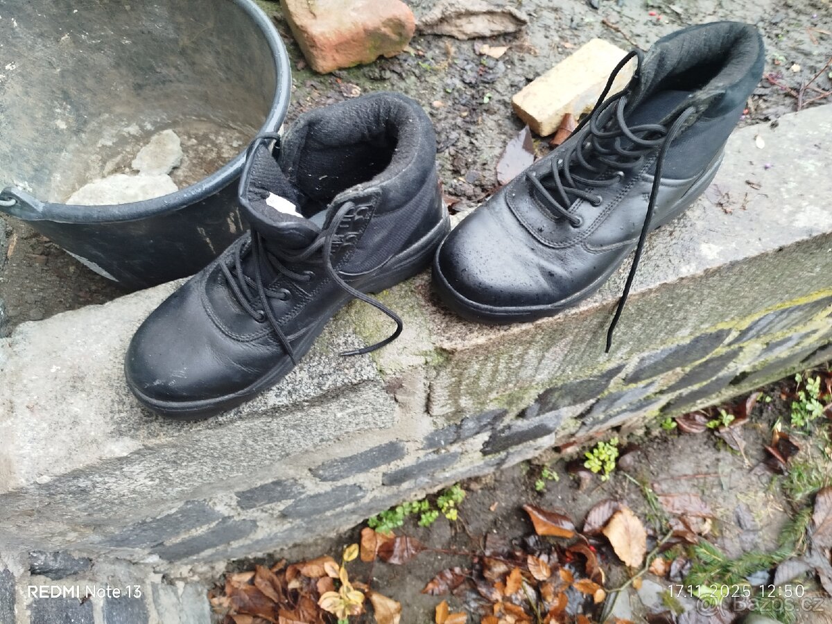 Pánské boty kotníčkové kožené.