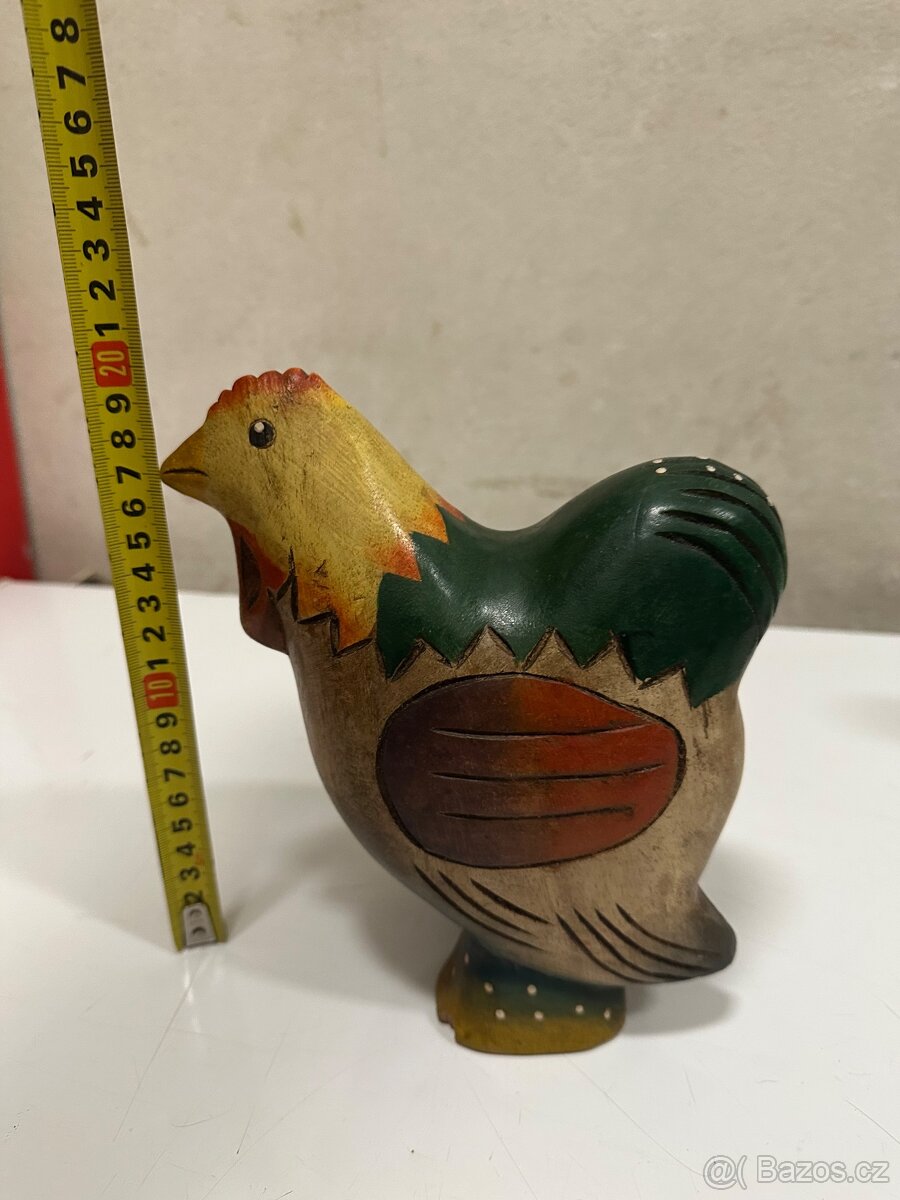 Slepice z masivního dřeva