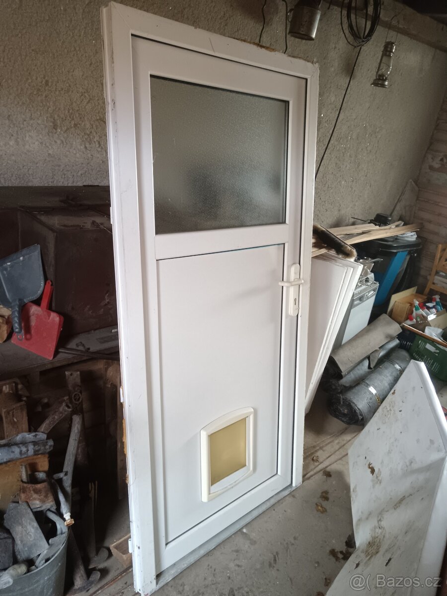 Plastové dveře bílé