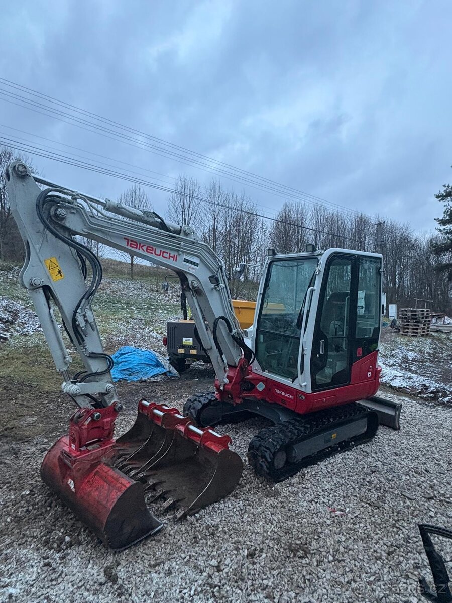 Prodám pásový bagr Takeuchi TB240 POWERTILT