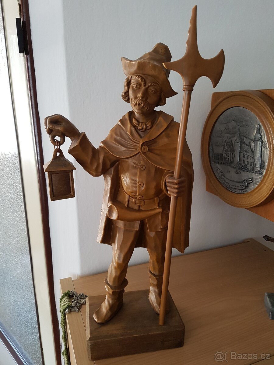 Ponocný, výška 41cm.