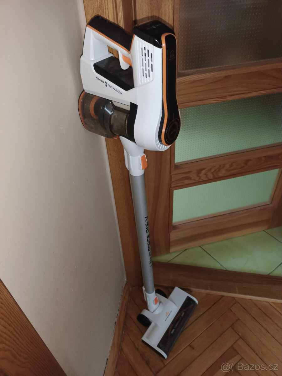 Tyčový vysavač Eta supersonic