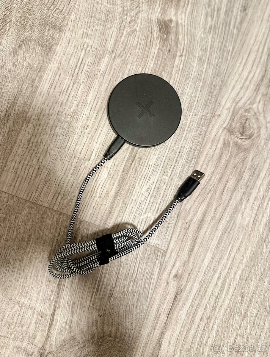 IKEA bezdrátová nabíječka
