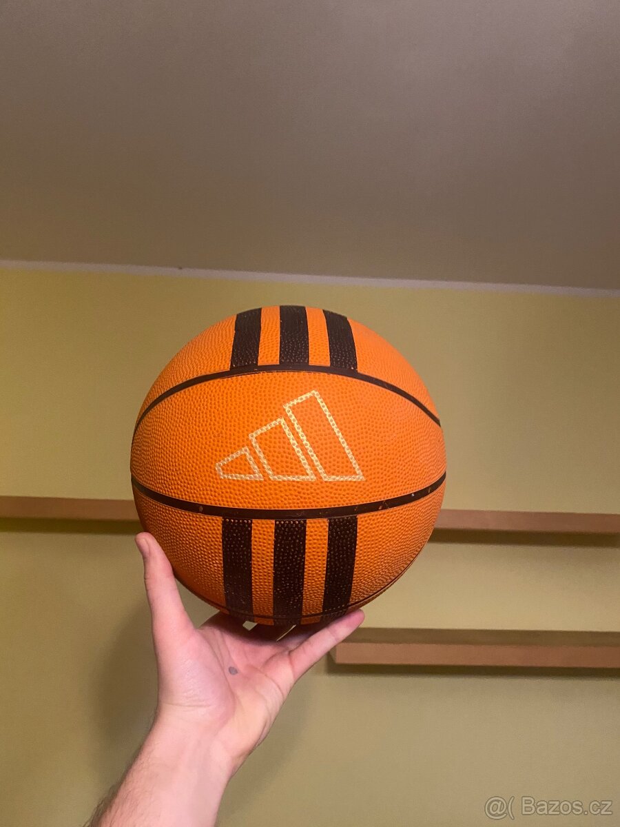 Basketbalový míč adidas