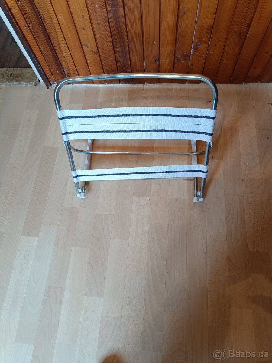Zádová opěrka do postele