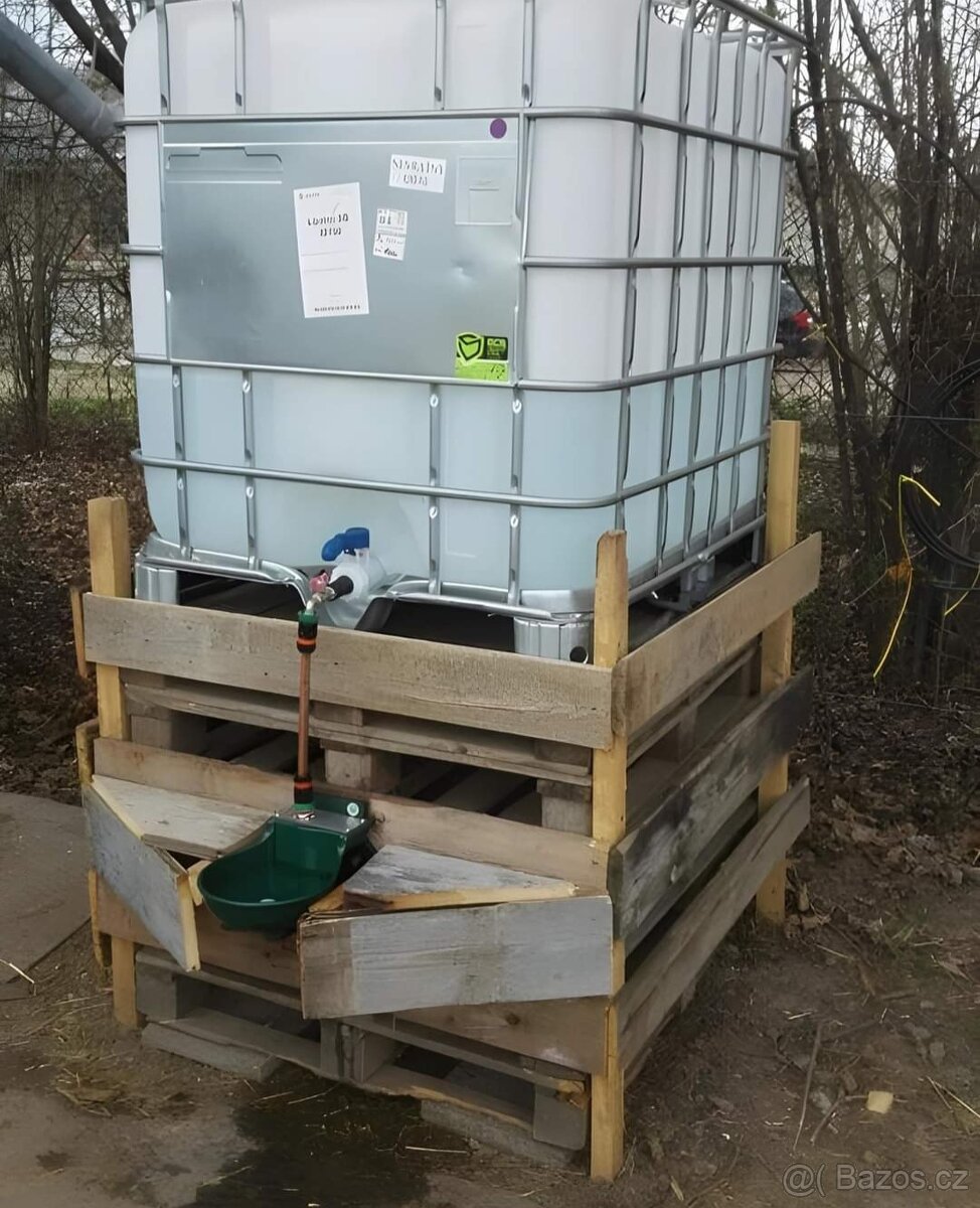 IBC 1000L kontejnery na pitnou vodu pro zvířata