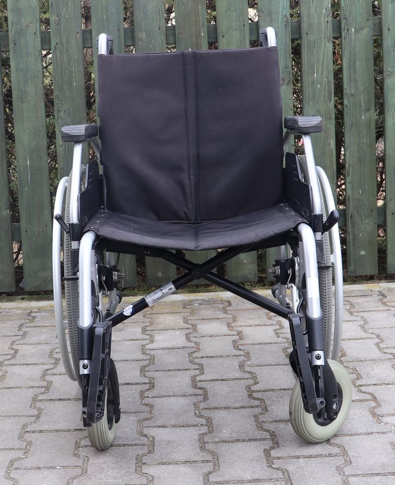 023-Mechanický invalidní vozík Meyra