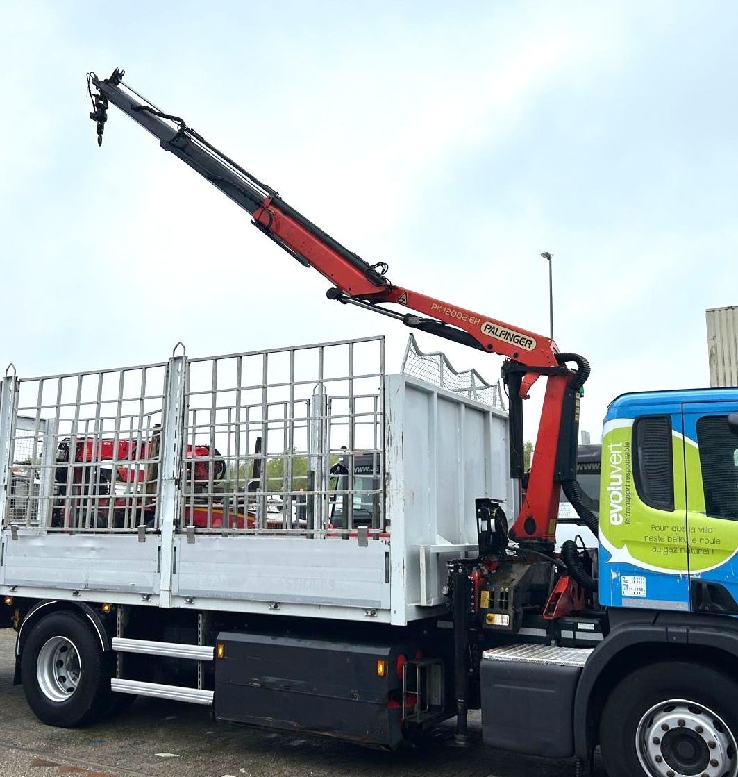 Lehká hydraulická ruka PALFINGER PK 12002-EH A, r. 2016