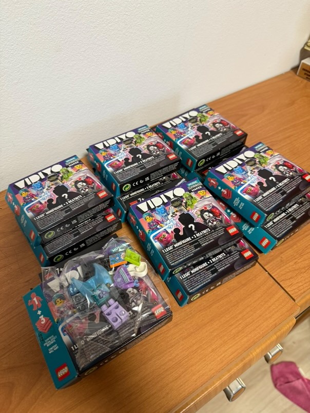 Kompletní sada 12 minifigurek Lego Bandmates série 2 Vidiyo