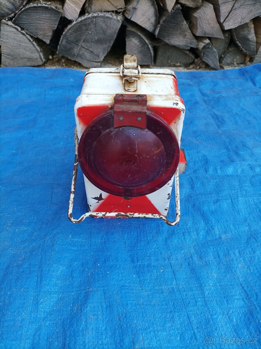 Stará drážní lampa, Kovo Věšín