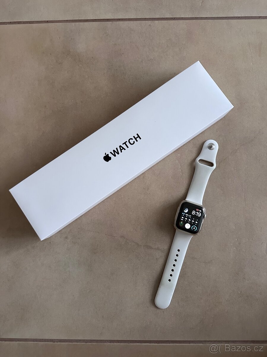 Apple Watch SE (40mm) GPS – bílá barva