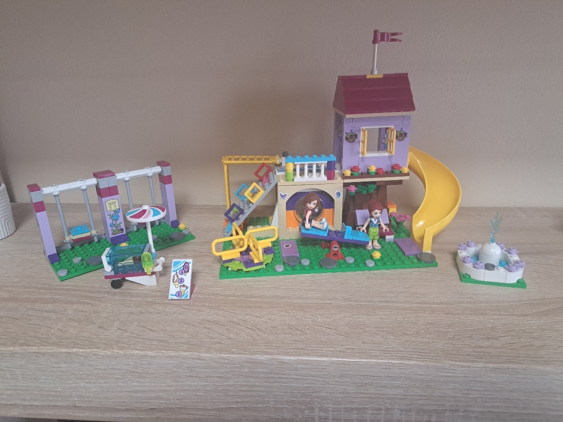 Lego friends dětské hřiště