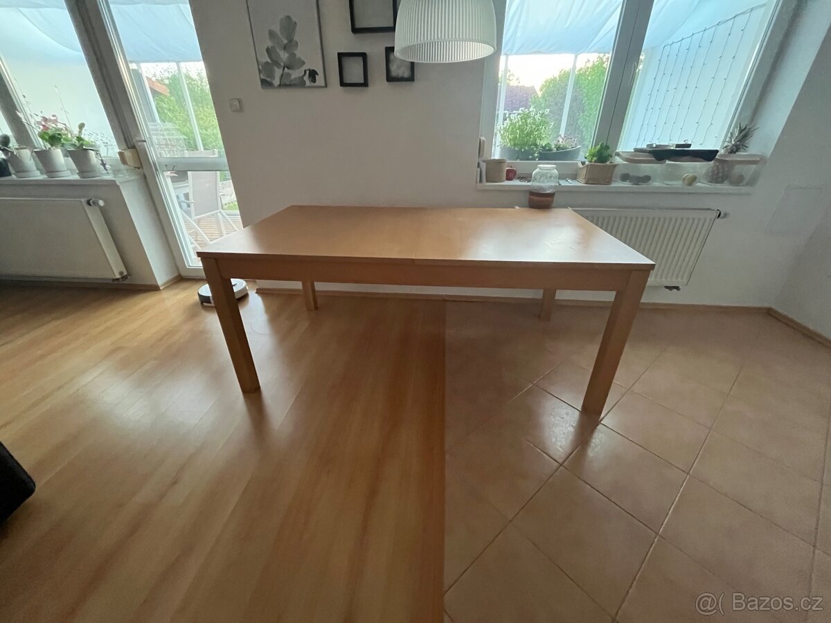 Jídelní stul Ikea Bjursta