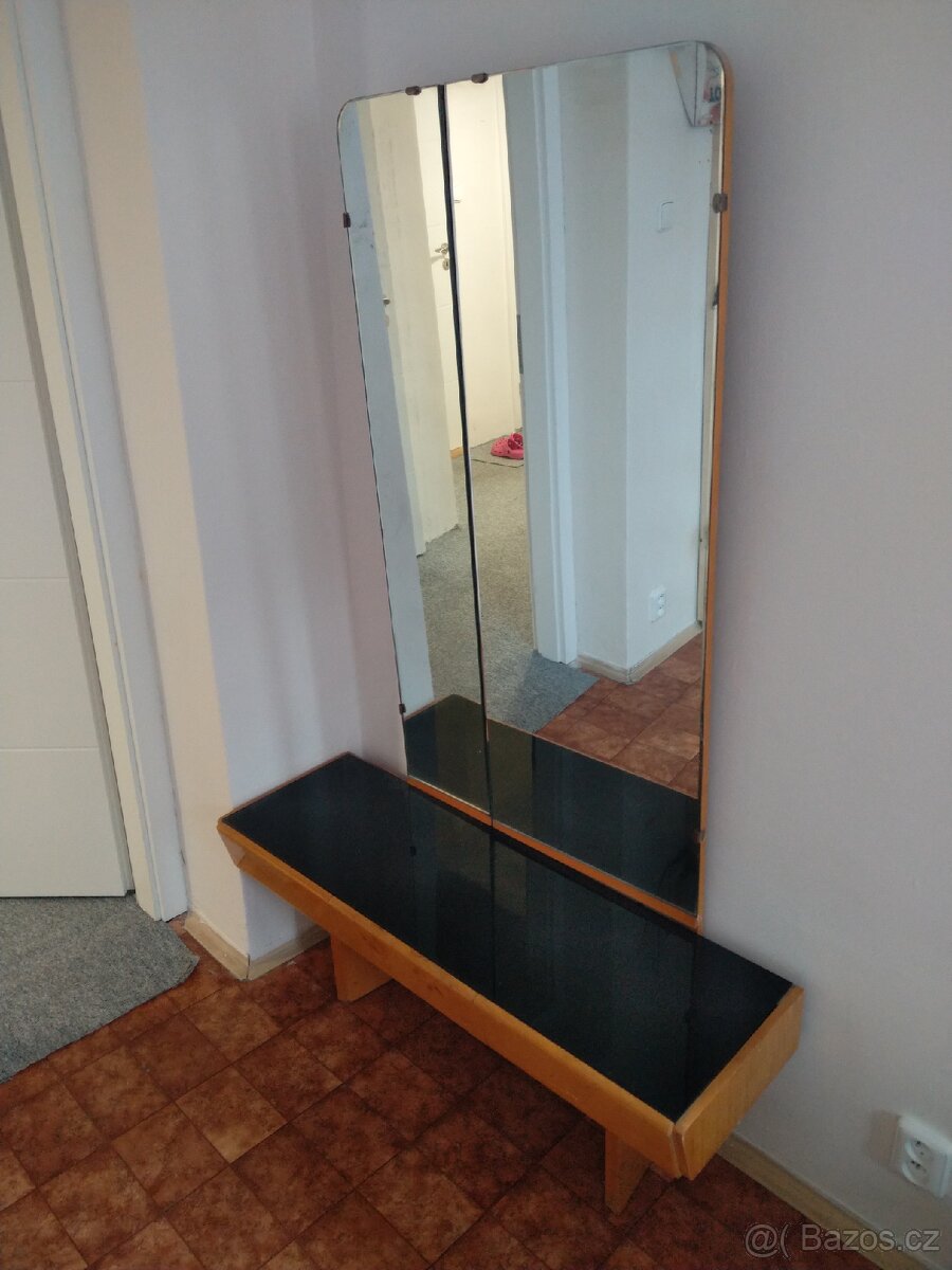 Prodám zrcadlovou stěnu se šuplíky - starožitnost