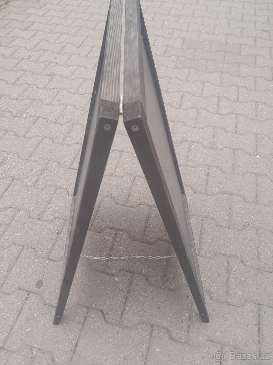 Tabule na křídu k hospodám atd