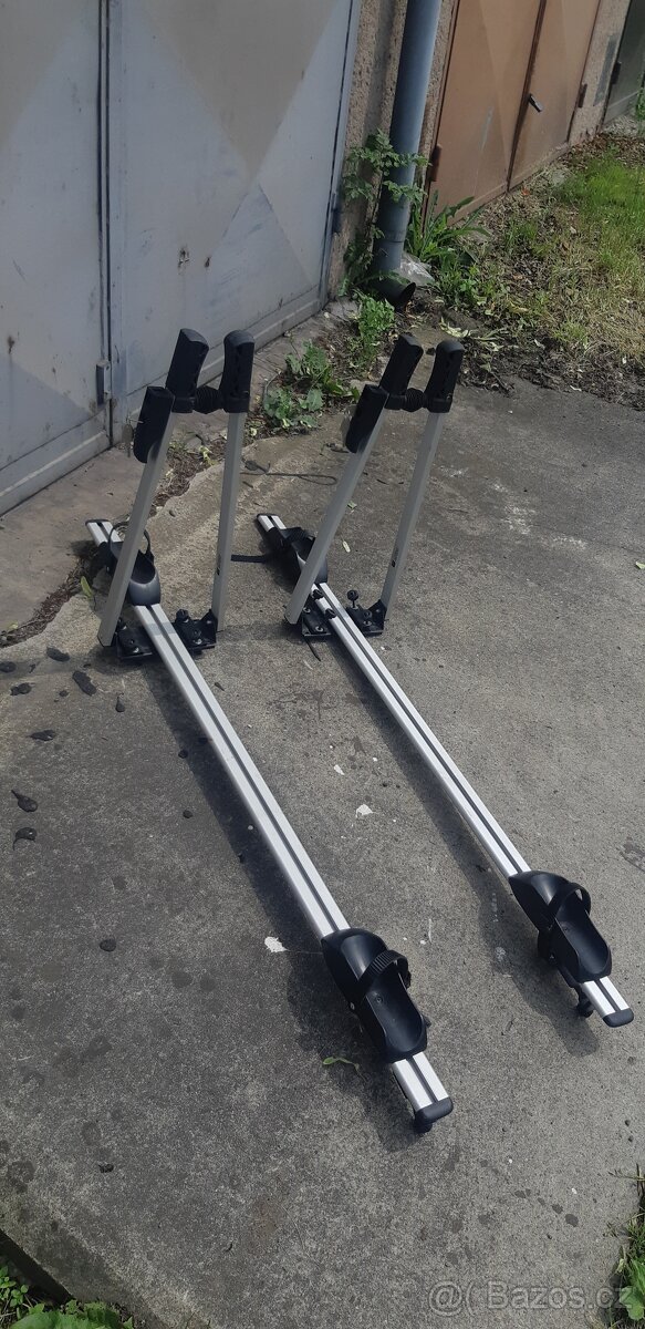 Prodám téměř nové nosiče kol, 2ks..