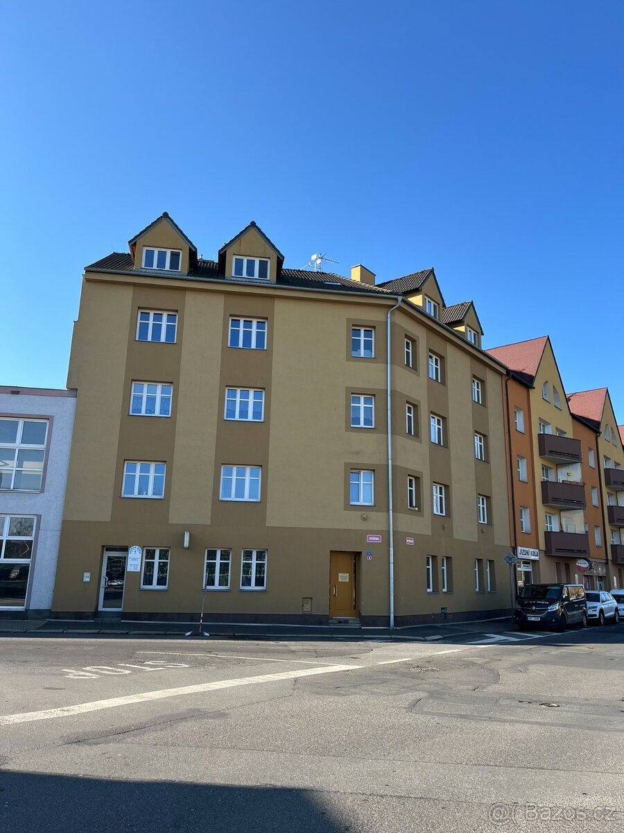 Pronájem nově zrekonstruovaného, luxusního bytu 3+1 (72,9m2)