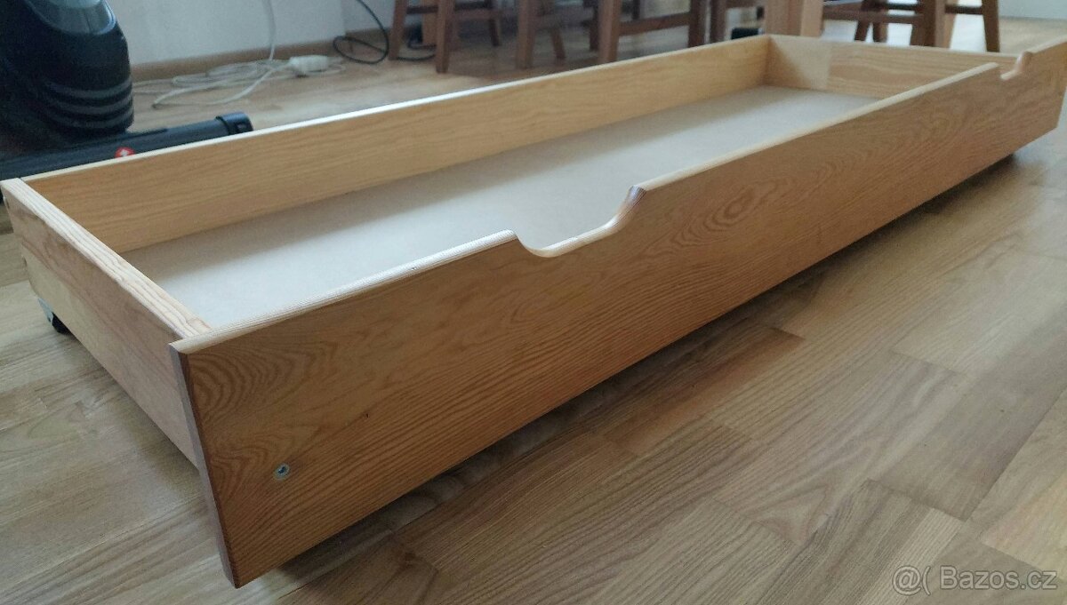 Šuplík po dětskou postel