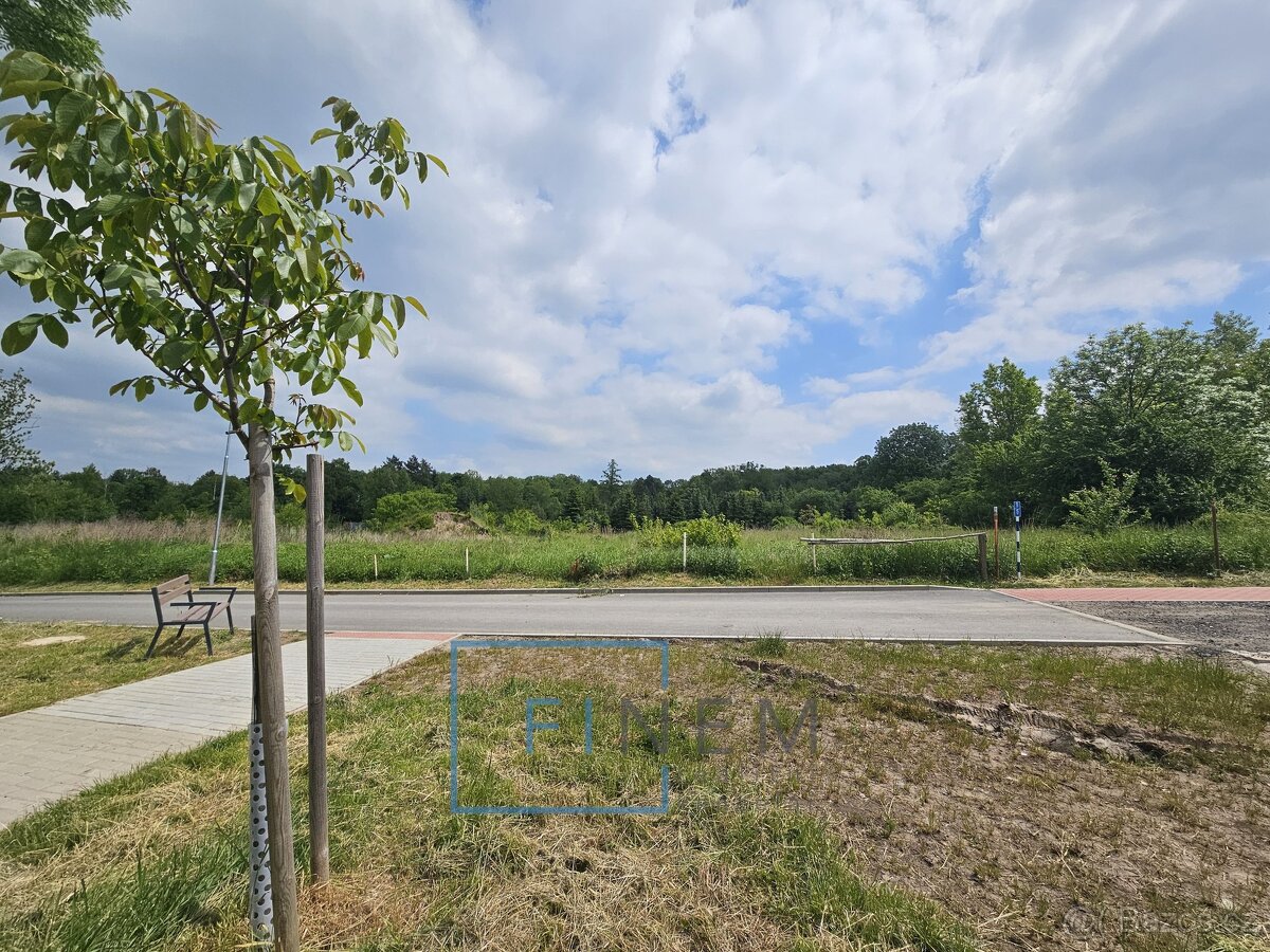 Prodej stavebního pozemku 1 048 m2 – Lešany u Nelahozevsi