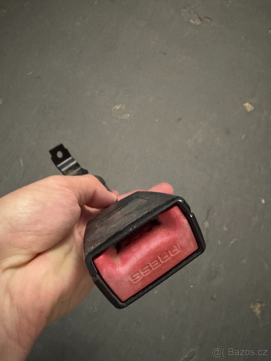 Octavia 2 pant dveří, držák pásu, držák světla