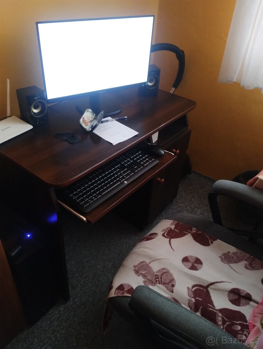 Stůl na PC