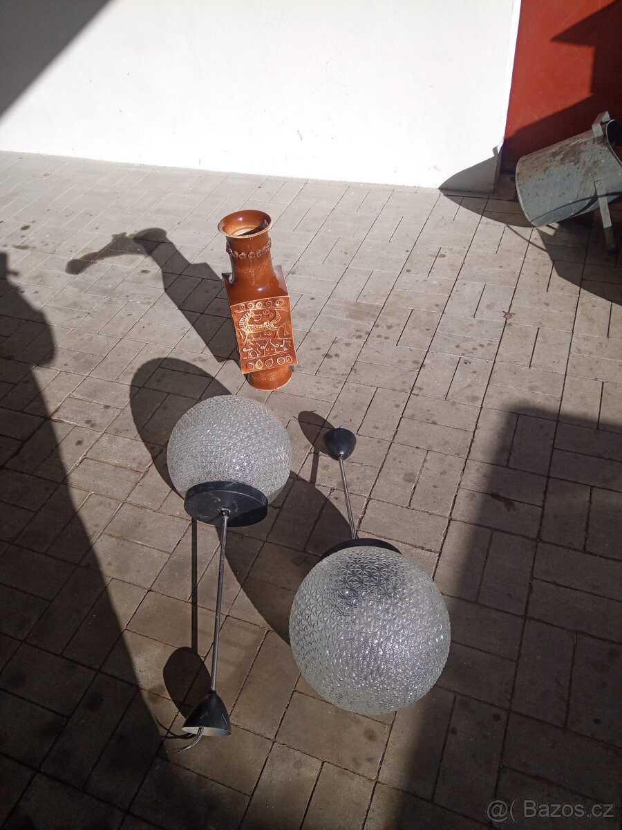 Retro váza a retro lustry