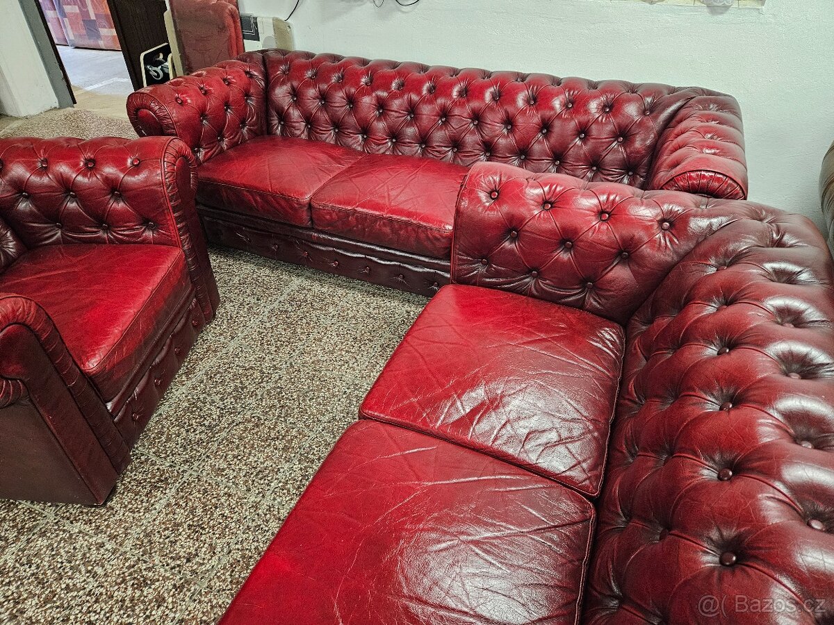 CHESTERFIELD ŠTÝL, KOŽENÁ SEDAČKA -ZĽACNENÁ