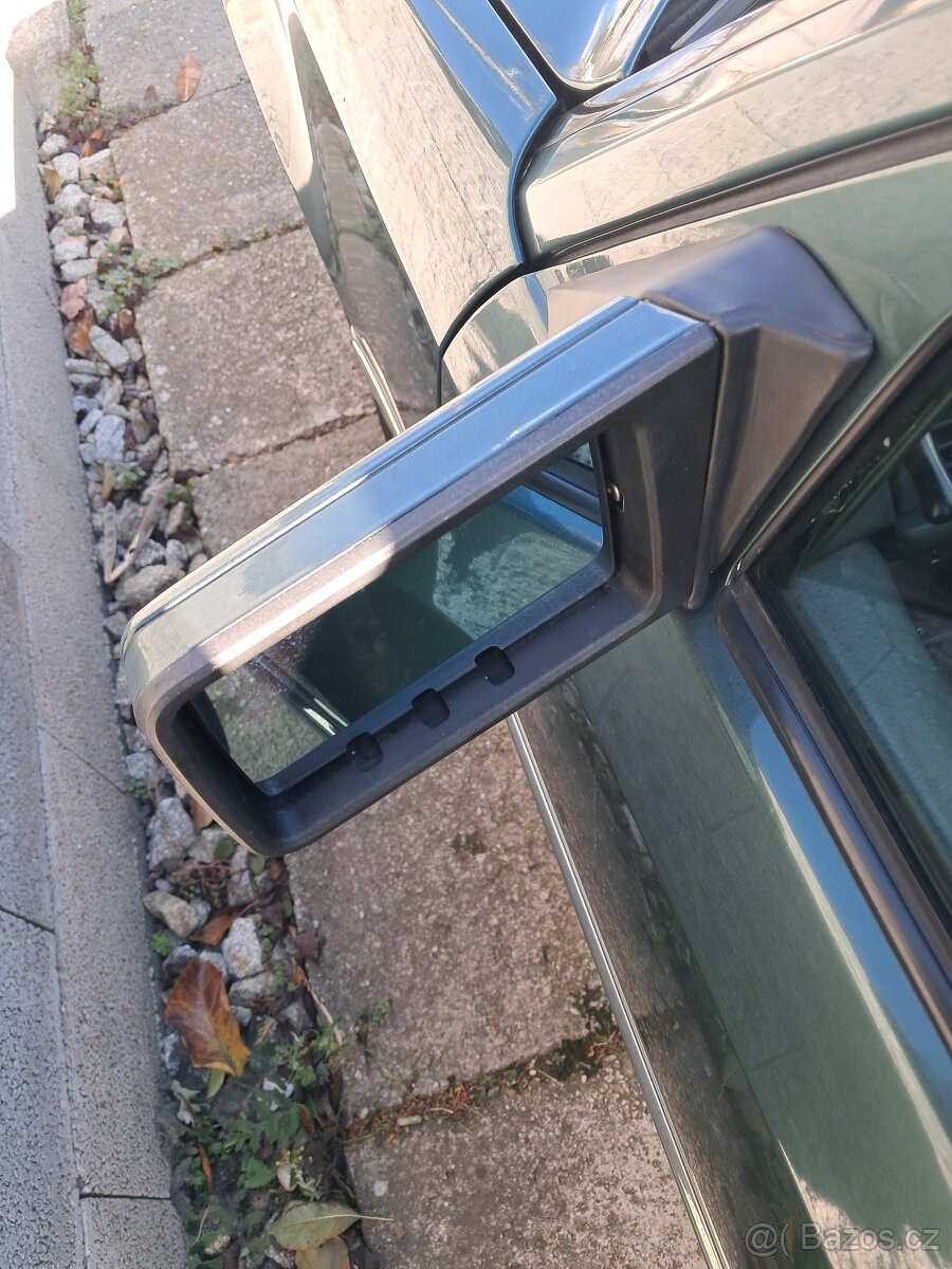 Mercedes W124 Zrcátko