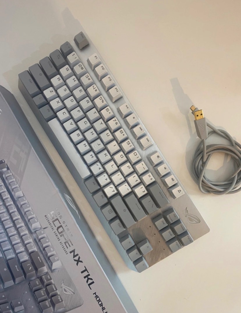 Herní mechanická klávesnice Asus ROG Strix Scope NX TKL