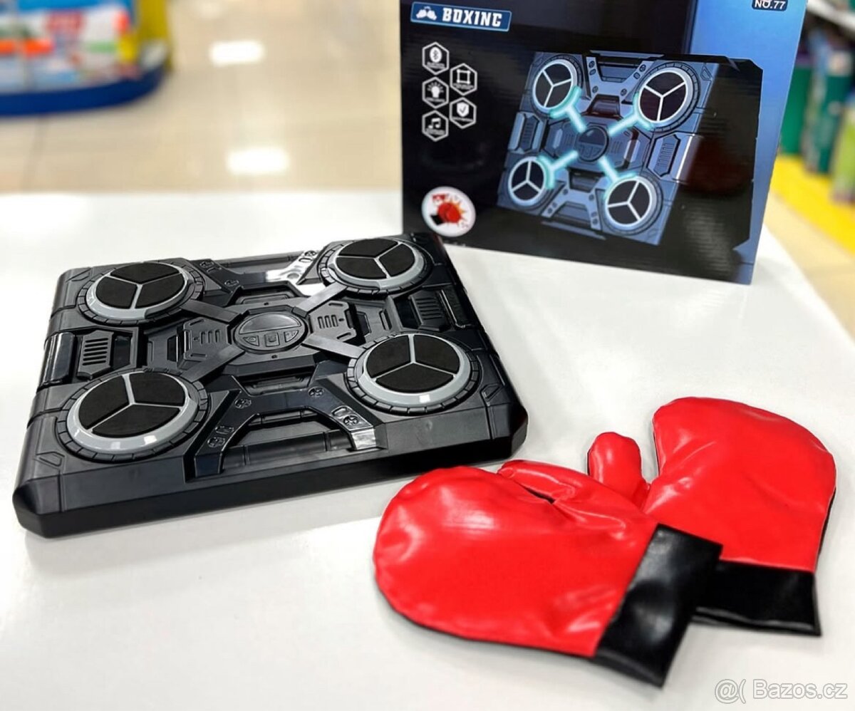 Boxovací deska se světelnými efekty a hudbou