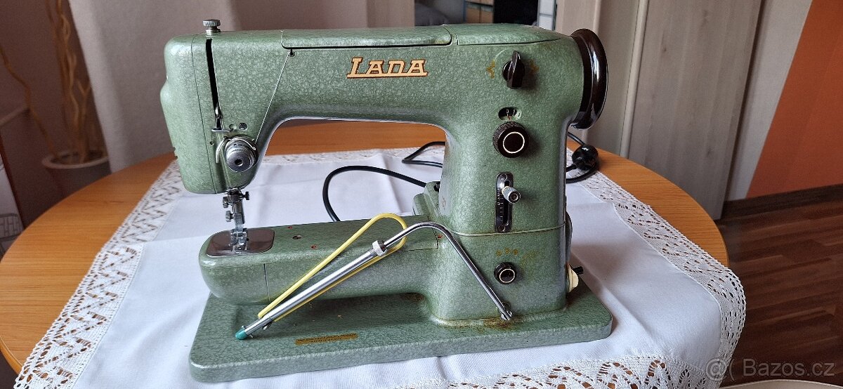 Šicí stroj LADA T132