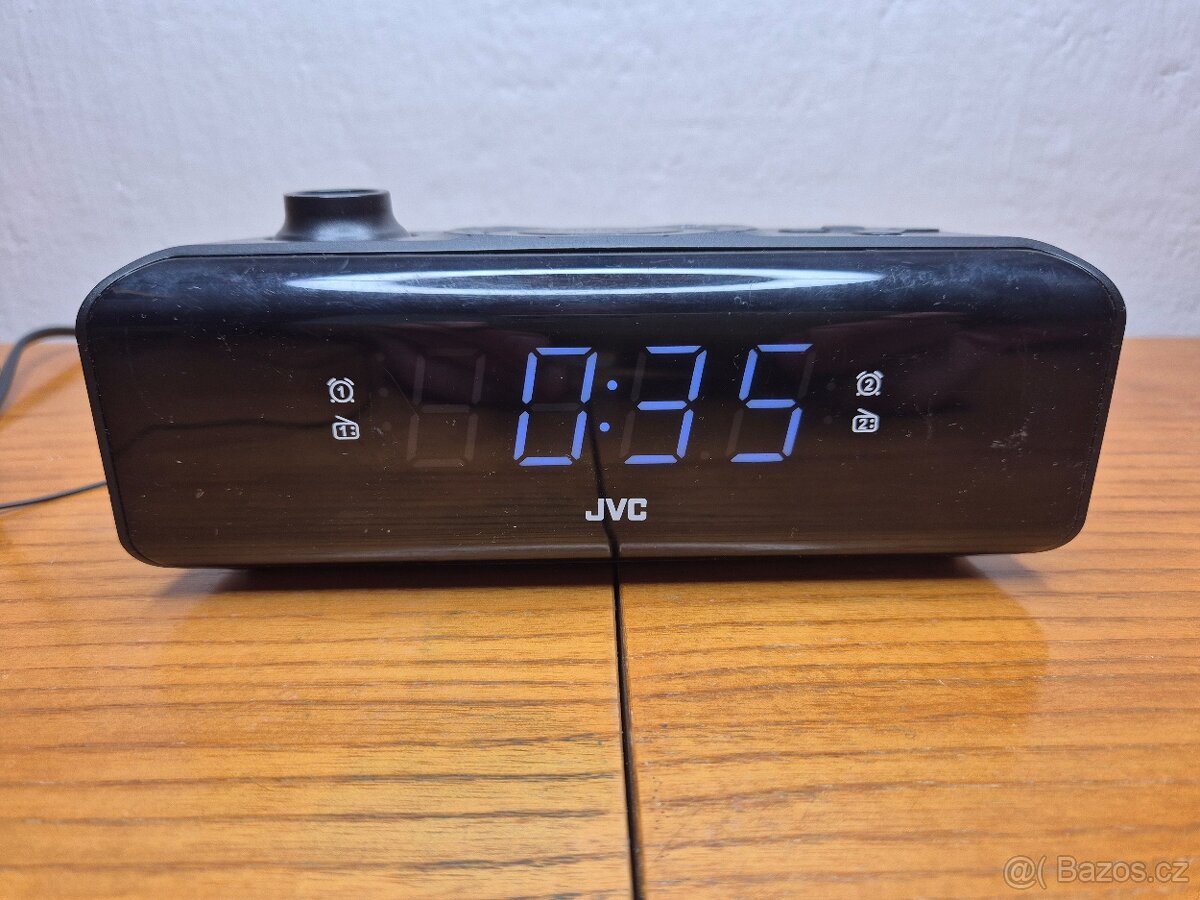 Elegantní radiobudík JVC RA-E211B s velkým LED displejem