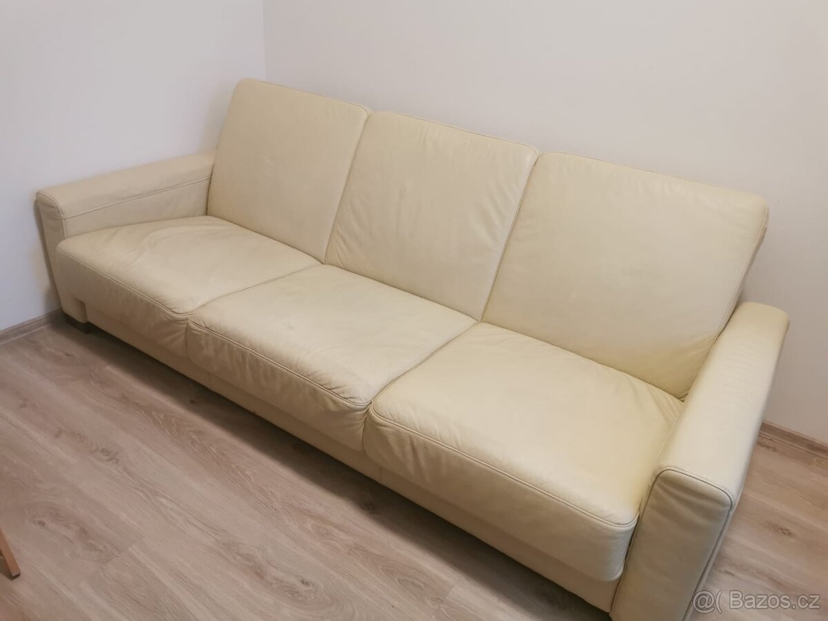 Kožený rozkládací gauč s úložným prostorem