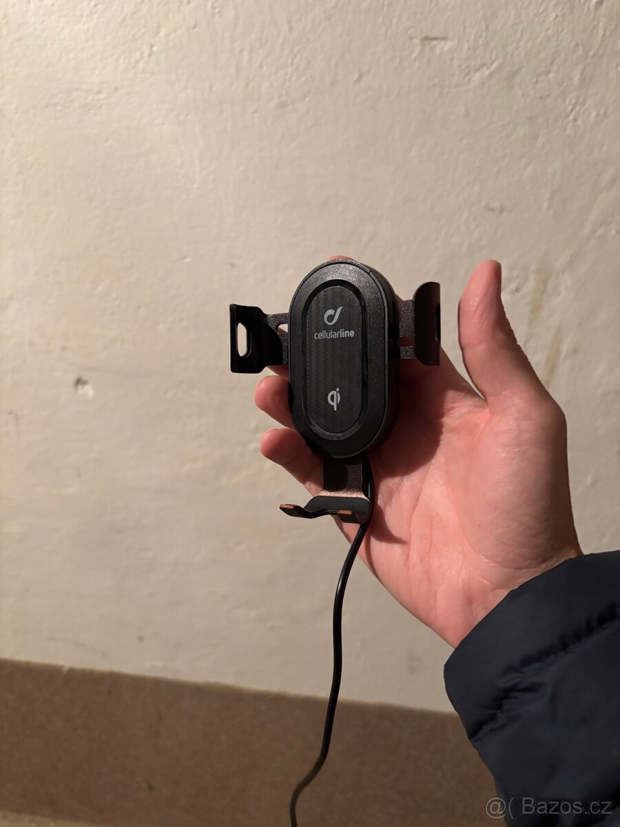 Bezdrátová nabíječka do auta