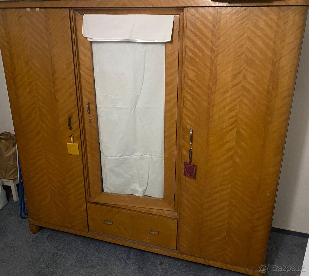 Starý dřevěný nábytek