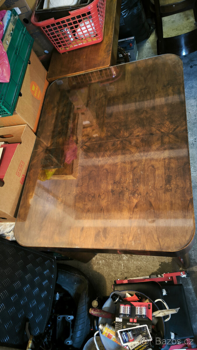 rozkládací jídelní stůl a 4x židle Thonet