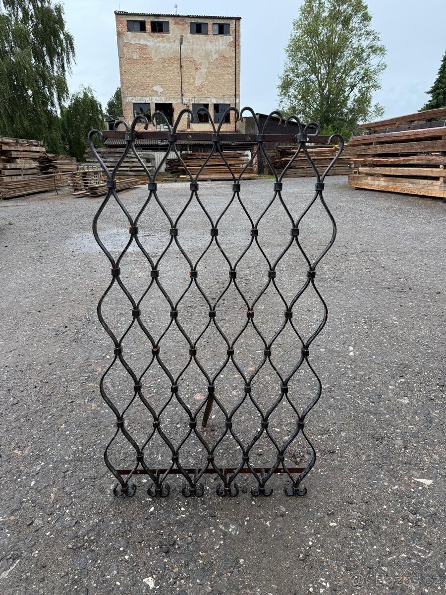 Staré železné mříže 2