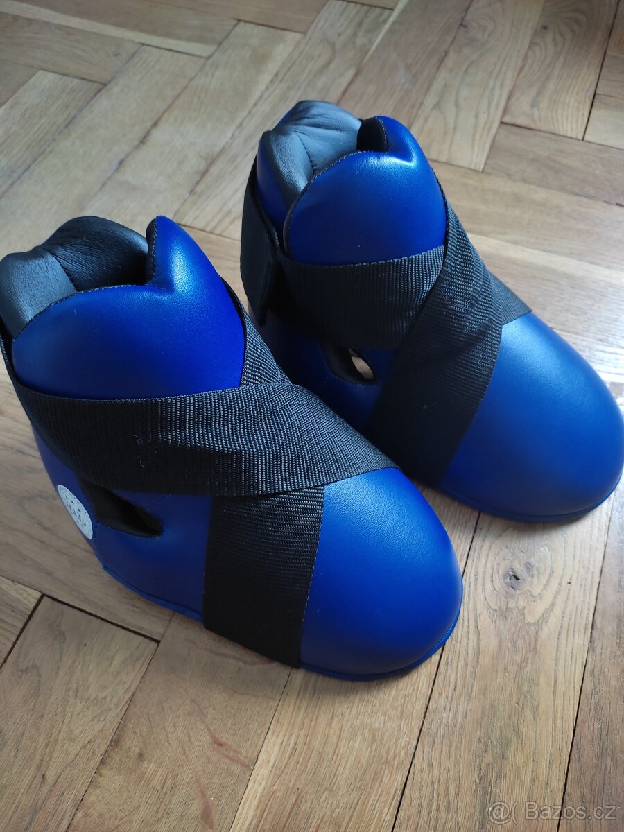 ADIDAS chrániče nohou