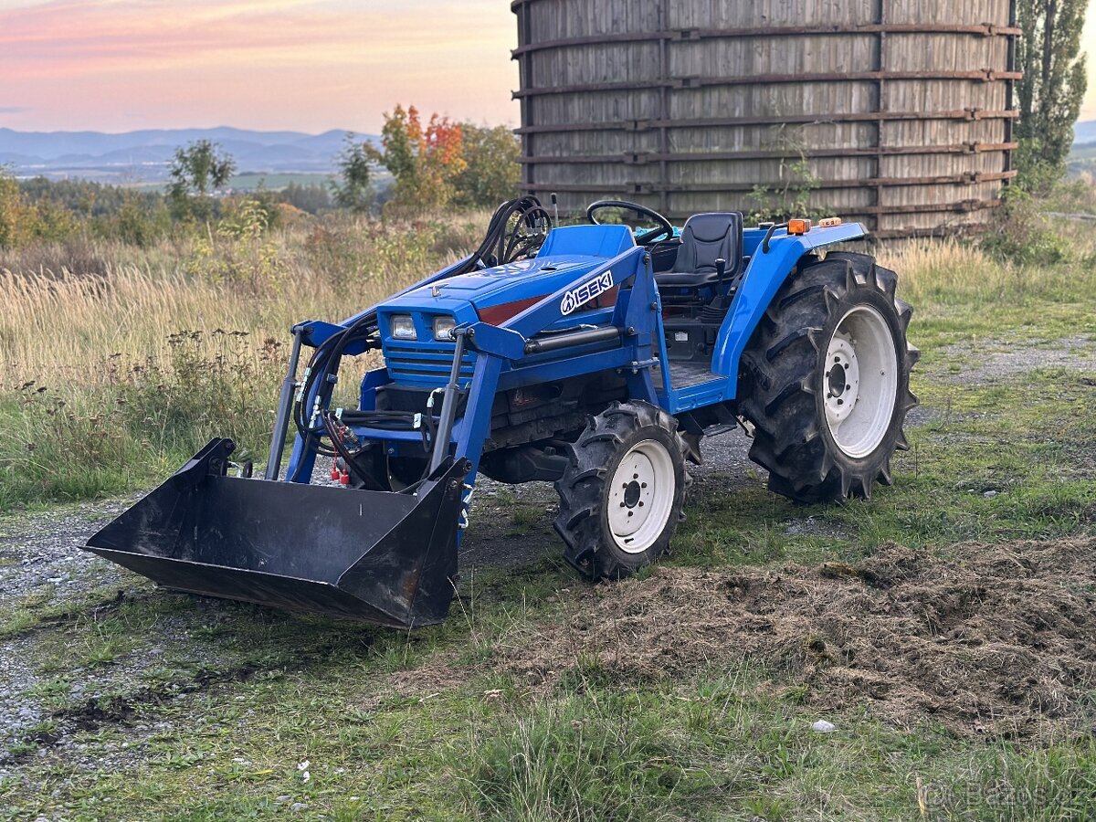 Iseki TA317 s nakladačem
