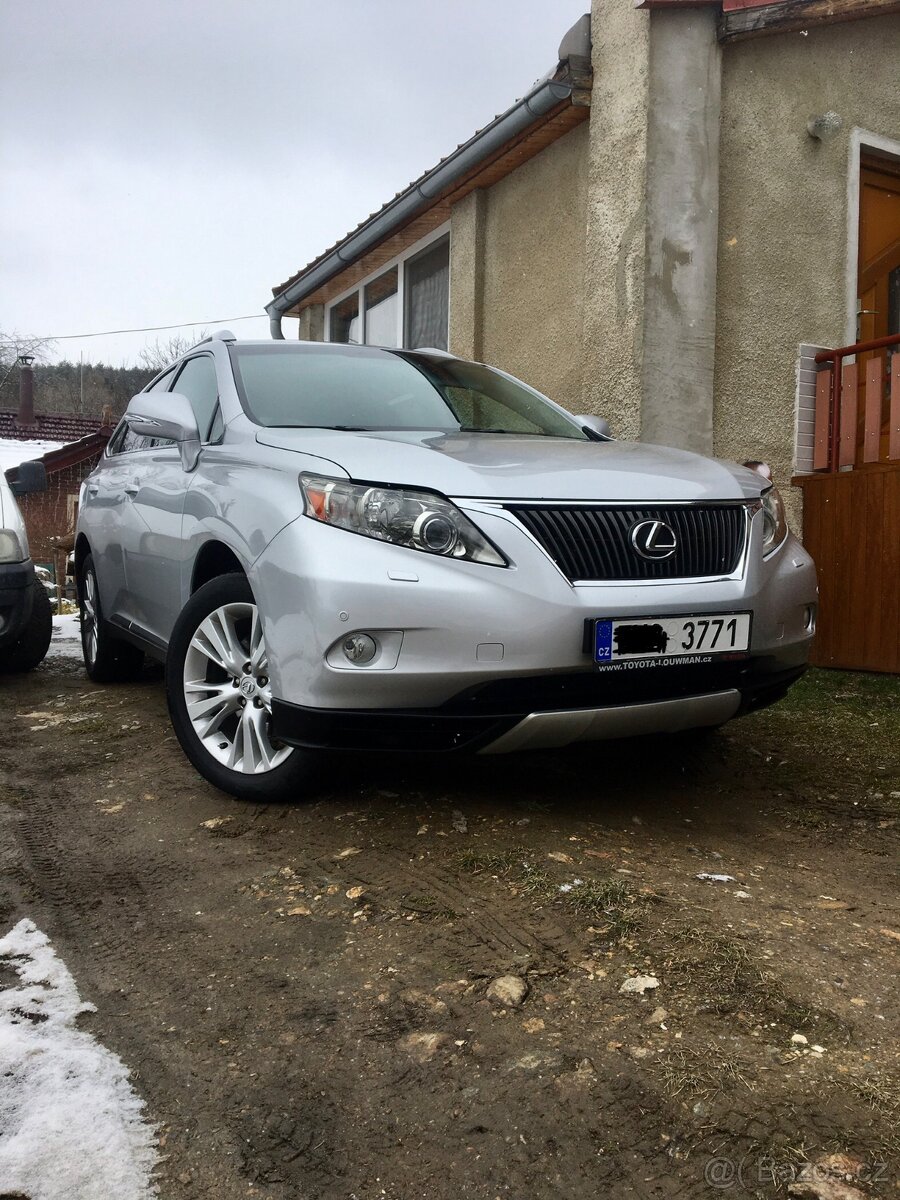 Prodám Lexus RX350 r.2012 nehybridní 3.5V6 benzín 204Kw