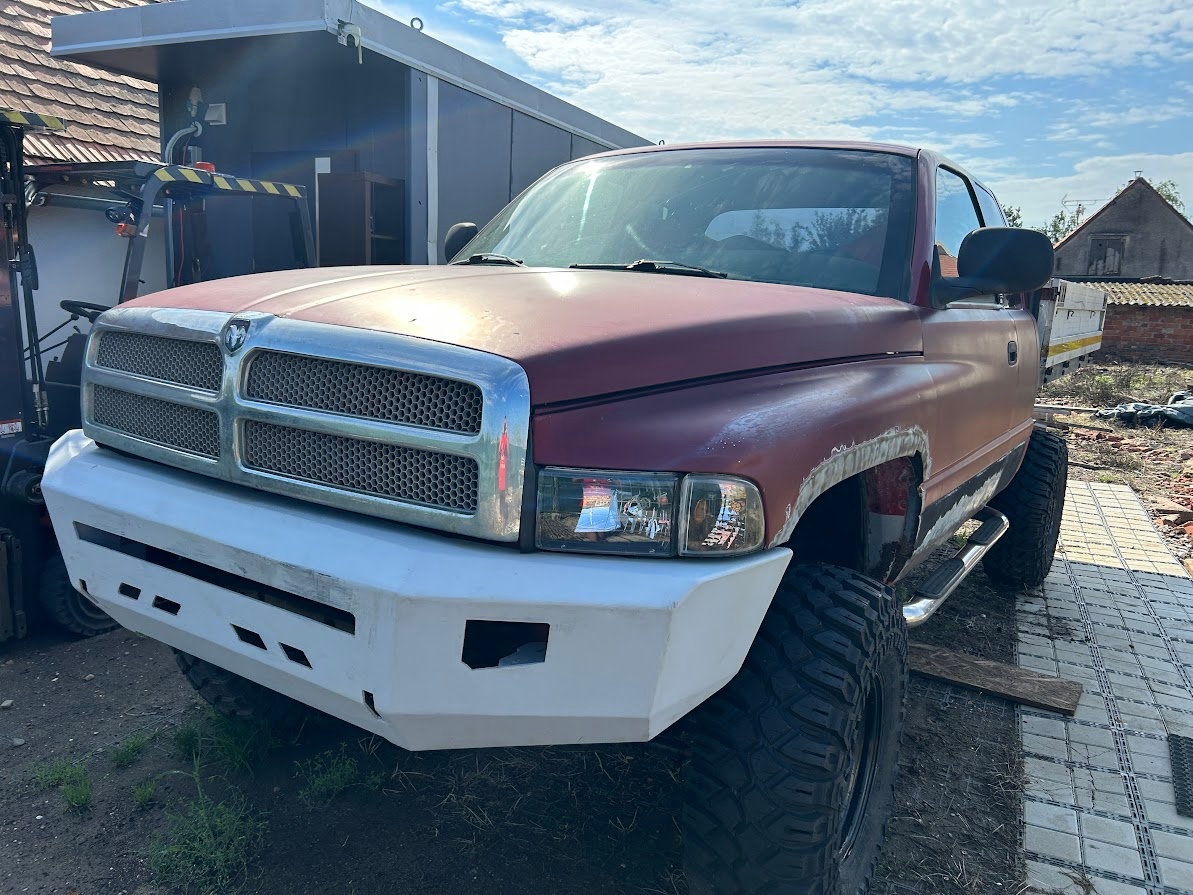 Dodge RAM 5.9 V8 4x4 AT motor i převodovka po GO, zvýšený