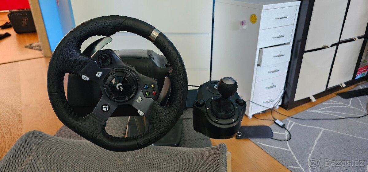 Volant s pedály pro Xbox Logitech G920