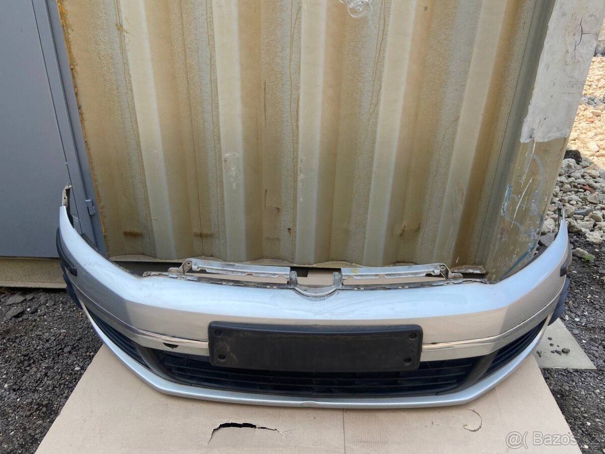 Prodám přední nárazník – VW Golf 6 (2009–2012)