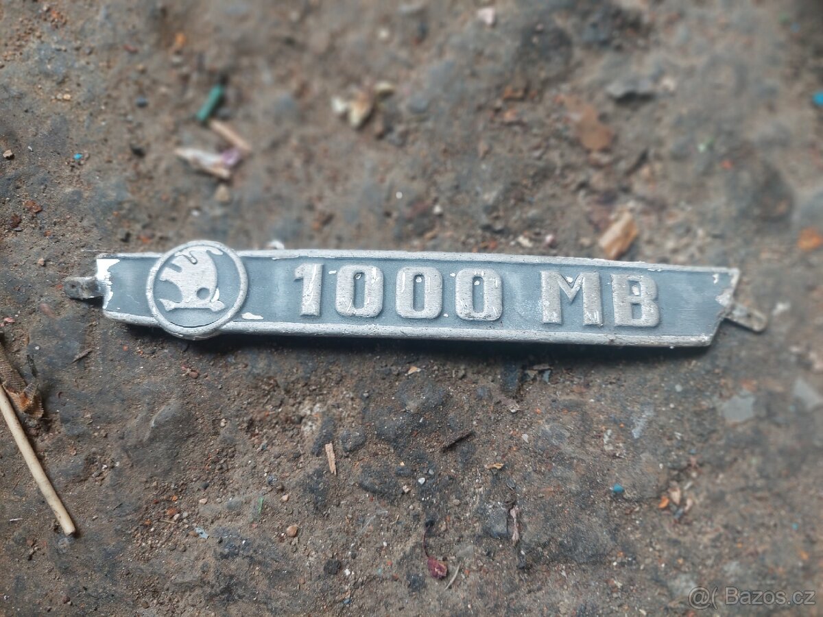 Škoda 1000 hliníkový nápis