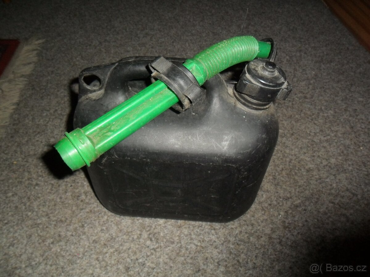 retro přední světla, kanystr, trojúhelník, vesta,autožárovky